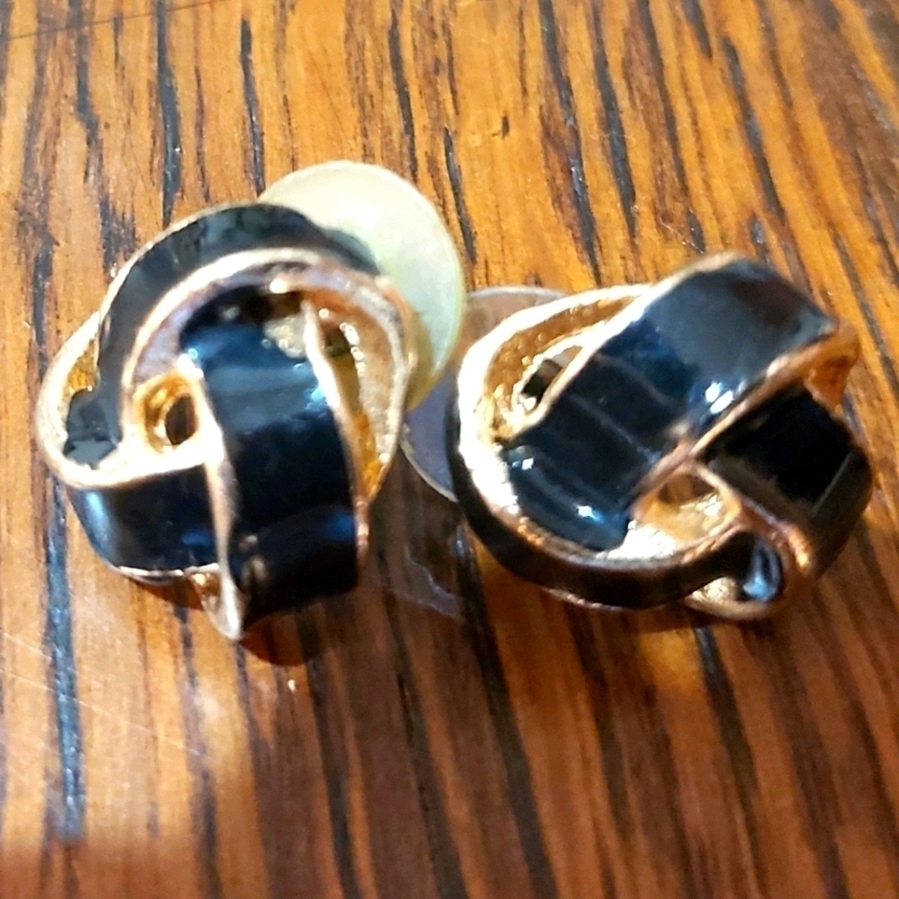■■ Black knot vintage earrings